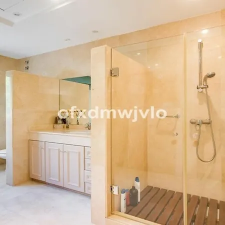 Andalucian Very Spacious 6 Bedroom With Pool إِستيبونا