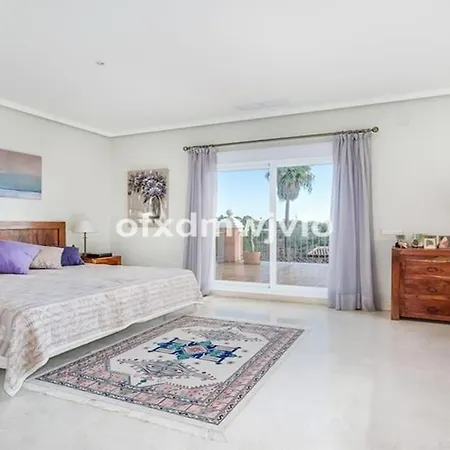 Andalucian Very Spacious 6 Bedroom With Pool Villa Estepona